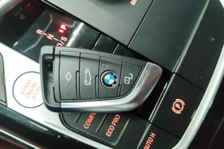 宝马3系 2023款 320Li M运动套装中控内饰7001