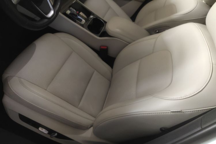 理想汽车 理想ONE 2020款 增程6座版局部细节19