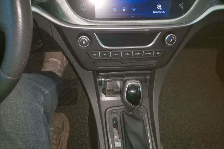 吉利汽车 帝豪 2017款 三厢百万款 1.5L CVT向上版中控内饰18