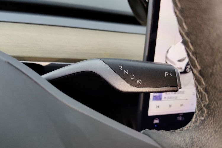 特斯拉 Model Y 2022款 改款 后轮驱动版中控内饰18