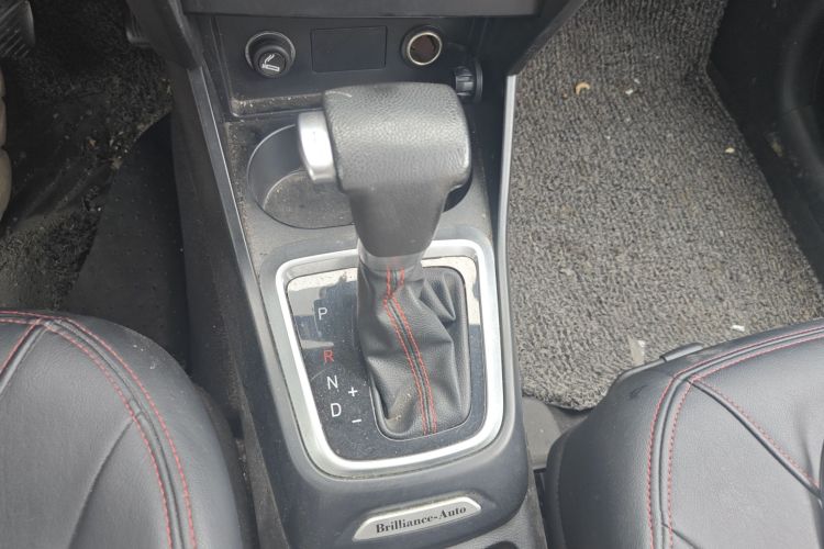 中华V3 2016款 1.5L 自动舒适型局部细节18