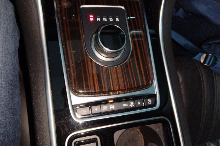 捷豹XFL 2018款 XFL 3.0 SC 340PS 奢华版中控内饰18