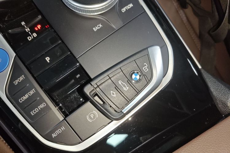 宝马i3 2022款 eDrive 35 L中控内饰11