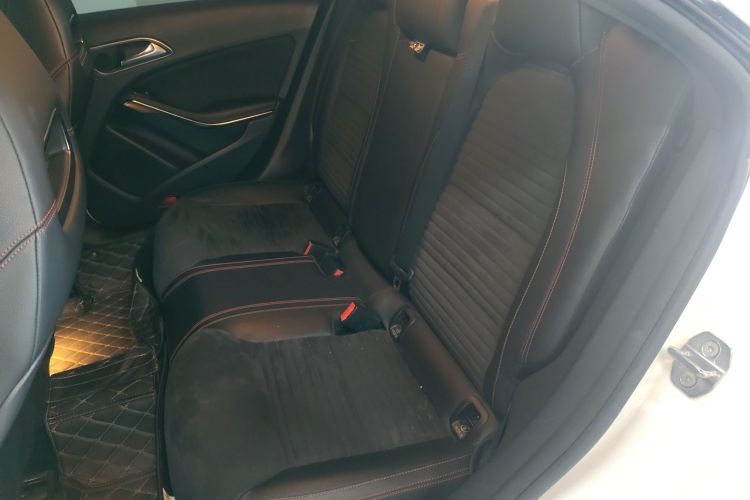 奔驰CLA 2018款 CLA 220 4MATIC中控内饰21