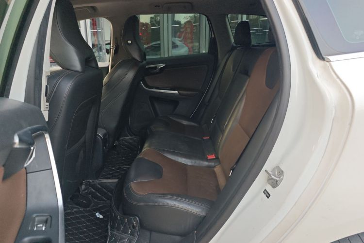 沃尔沃XC60 2016款 T5 AWD 智远版中控内饰21
