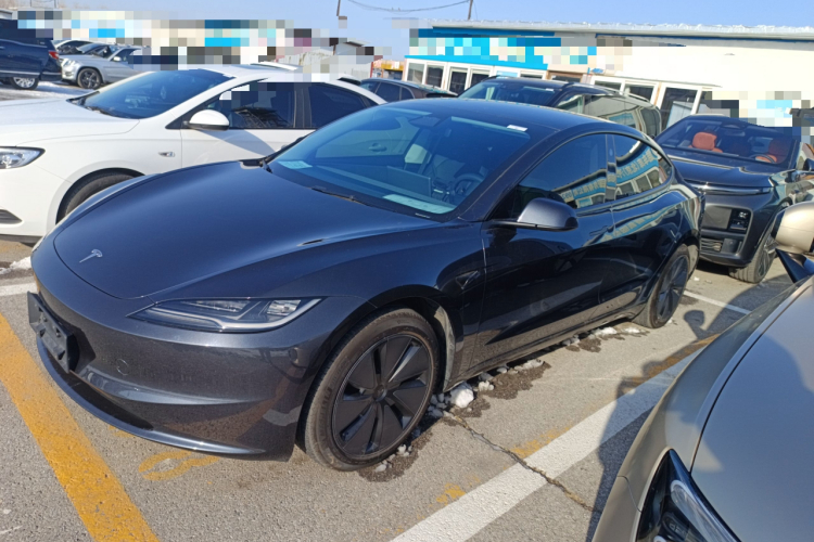 特斯拉 Model 3 2023款 长续航全轮驱动版车身外观4