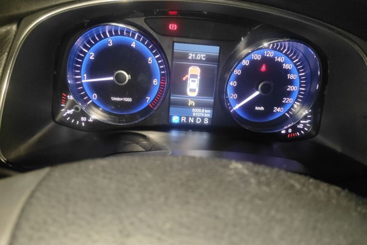 红旗H7 2013款 2.0T 豪华型中控内饰15