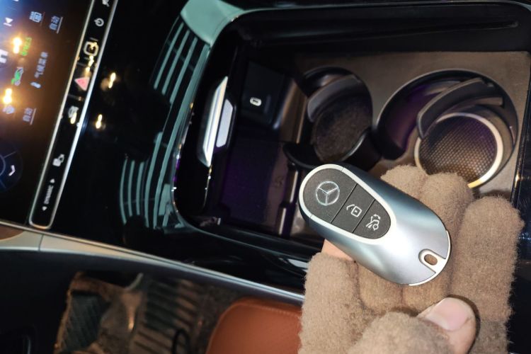 奔驰GLC 2023款 GLC 300 L 4MATIC 动感型 7座中控内饰11