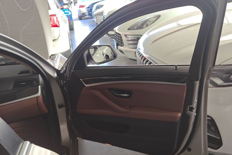 宝马5系 2017款 525Li 领先型中控内饰42