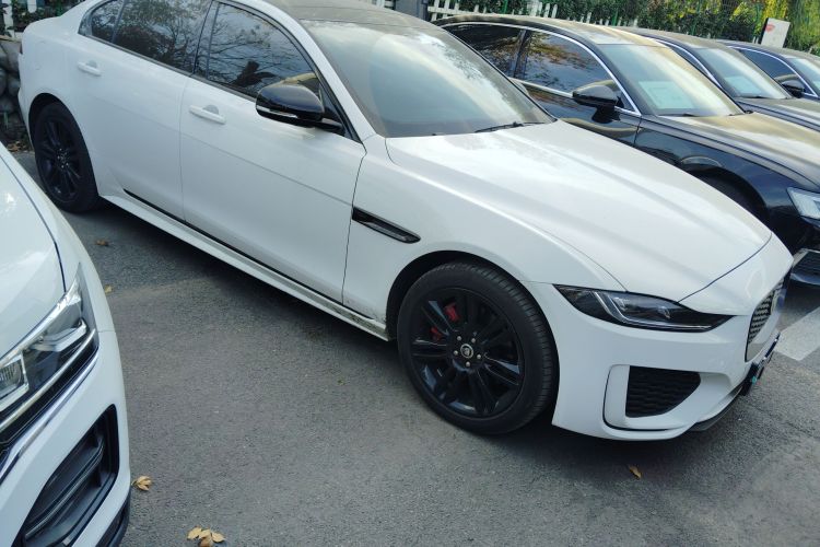 捷豹XEL 2025款 2.0T 250PS R-DYNAMIC 90周年典藏版车身外观3