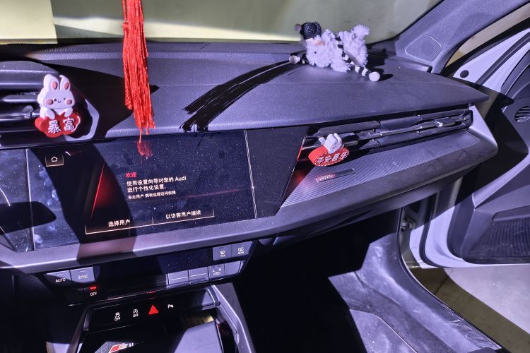 奥迪A3 2022款 A3L Limousine 35 TFSI 时尚运动型中控内饰16