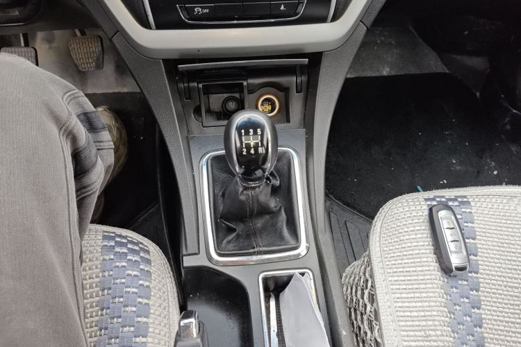 吉利汽车 帝豪 2016款 三厢 1.5L 手动向上版局部细节18