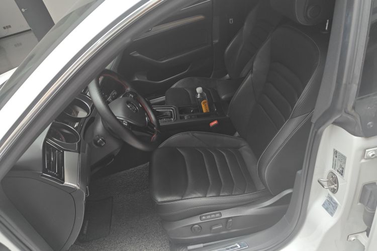 一汽-大众CC 2019款 330TSI 魅颜版 国VI中控内饰19