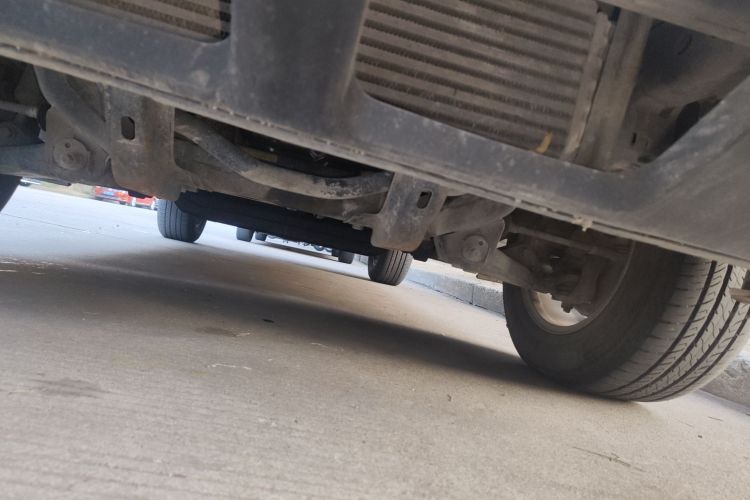 江铃 驭胜S350 2016款 2.0T 自动两驱汽油豪华天窗版7座局部细节9008