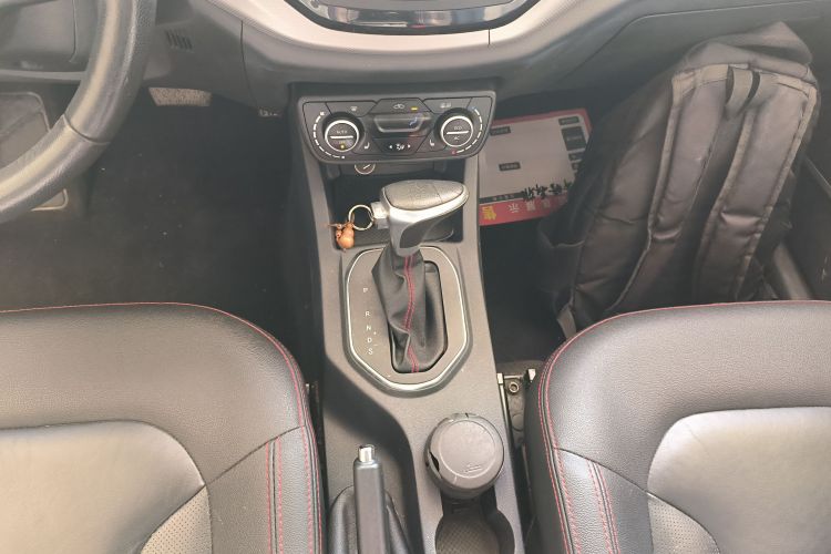 一汽 森雅R7 2016款 1.6L 自动尊贵型中控内饰18
