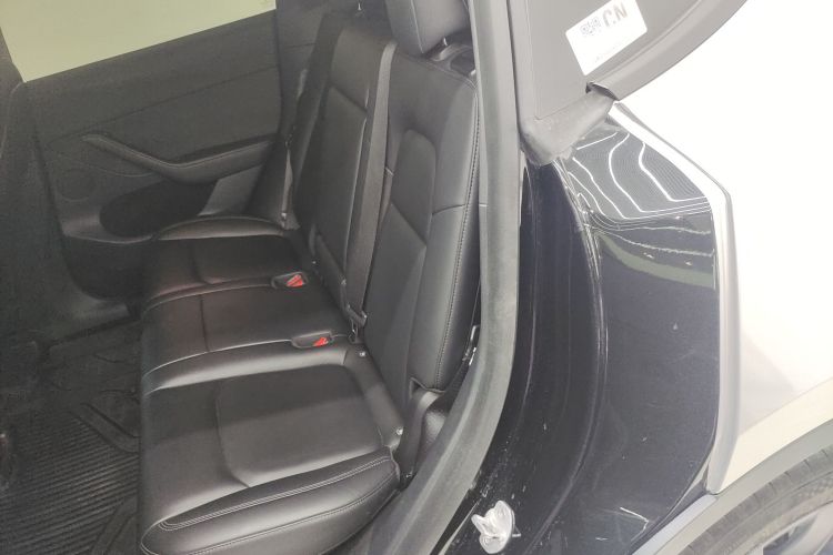 特斯拉 Model Y 2022款 长续航全轮驱动版中控内饰7004