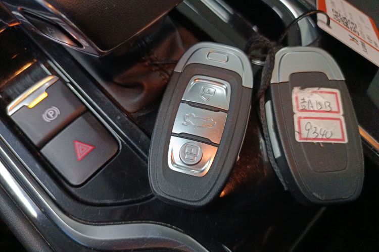 红旗E-QM5 2022款 431km 充电乐享版中控内饰7001