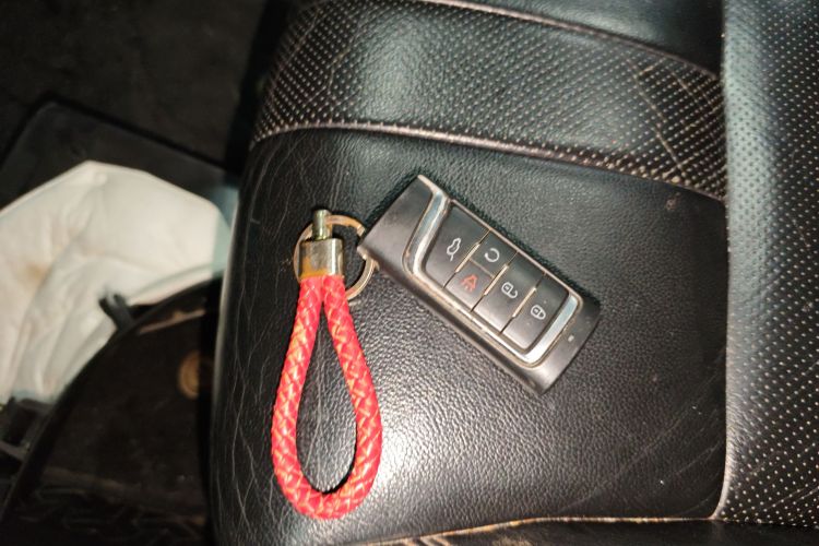 广汽传祺 传祺GS8 2017款 320T 两驱豪华智联版（七座）中控内饰7001