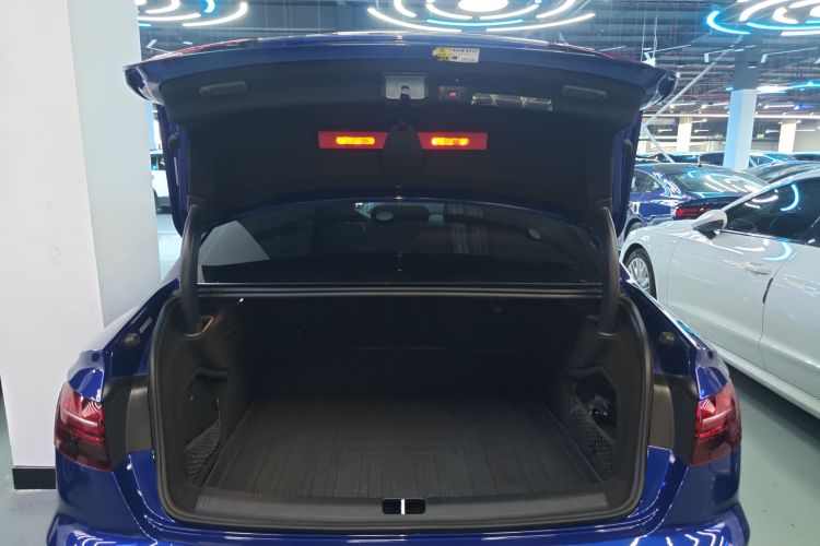 奥迪A4L 2020款 40 TFSI 豪华动感型机舱底盘23