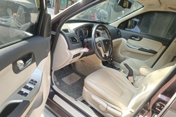 海马S7 2015款 2.0L 自动智尚型中控内饰20