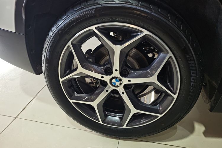 宝马X1 2019款 xDrive20Li 尊享型车身外观6008