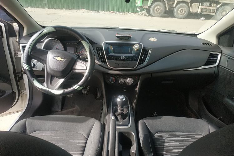 雪佛兰 科沃兹 2016款 1.5L 手动欣享版中控内饰12