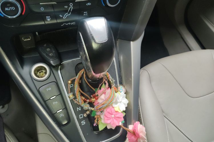 福特 福克斯 2015款 三厢 EcoBoost 180 自动旗舰型局部细节18