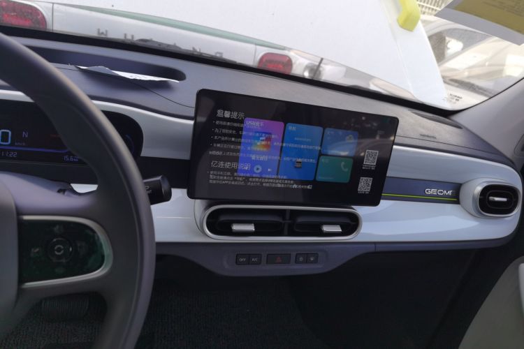 吉利银河 2025款 210km 熊猫骑士中控内饰16