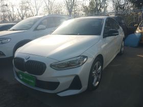 宝马1系 2022款 120i M运动曜夜版