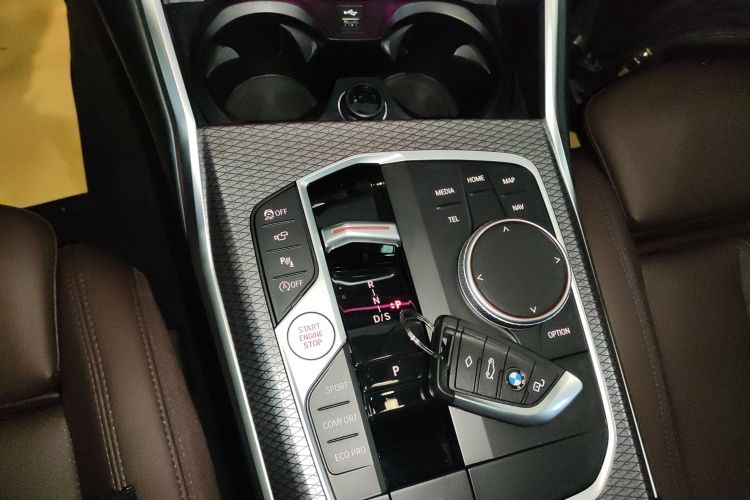 宝马3系 2025款 330Li M运动曜夜套装中控内饰18