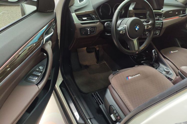 宝马X1 2022款 xDrive25Li 尊享型中控内饰20