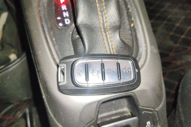 Jeep 指南者 2017款 200T 自动家享版中控内饰11