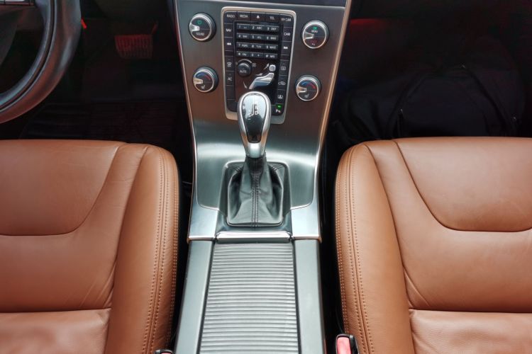 沃尔沃S60 2014款 S60L T5 智越版中控内饰18