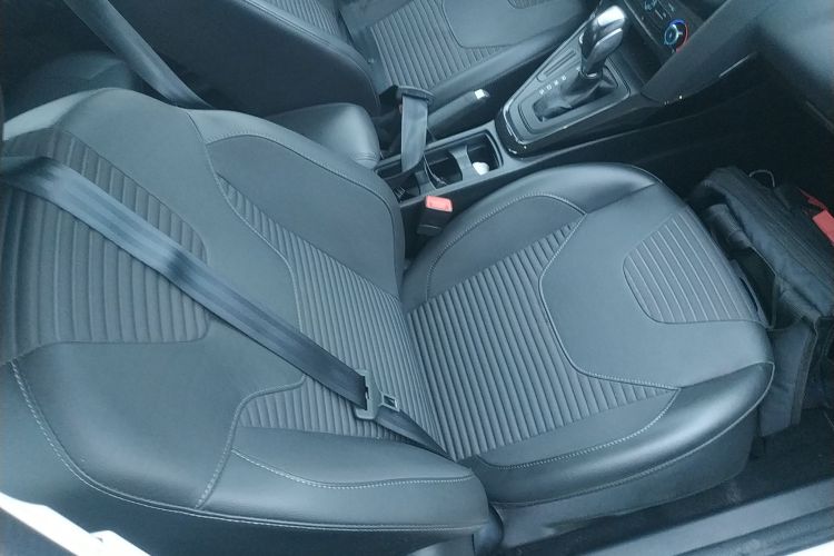 福特 福克斯 2018款 三厢经典 1.6L 自动风尚型智行版局部细节41