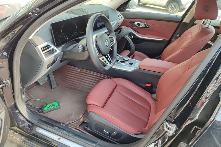 宝马3系 2025款 330Li M运动曜夜套装中控内饰7003