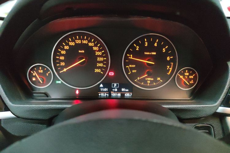 宝马3系 2016款 316i 时尚型局部细节14