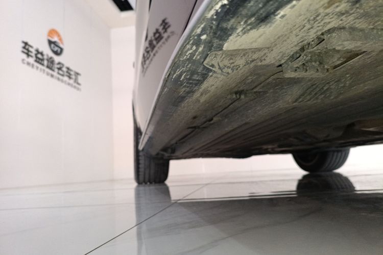 奔驰C级 2023款 改款二 C 260 L 运动版局部细节9001