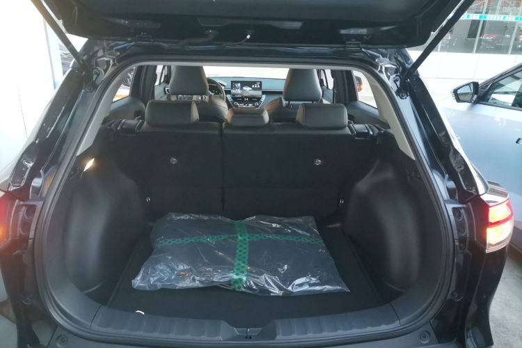 丰田 锋兰达 2024款 2.0L CVT豪华版机舱底盘23