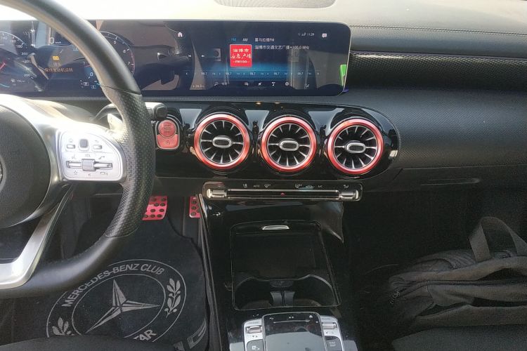 奔驰A级 2020款 A 200 L 运动轿车中控内饰16