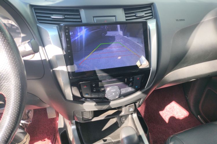 日产 途达 2018款 2.5L 自动两驱豪华版中控内饰16