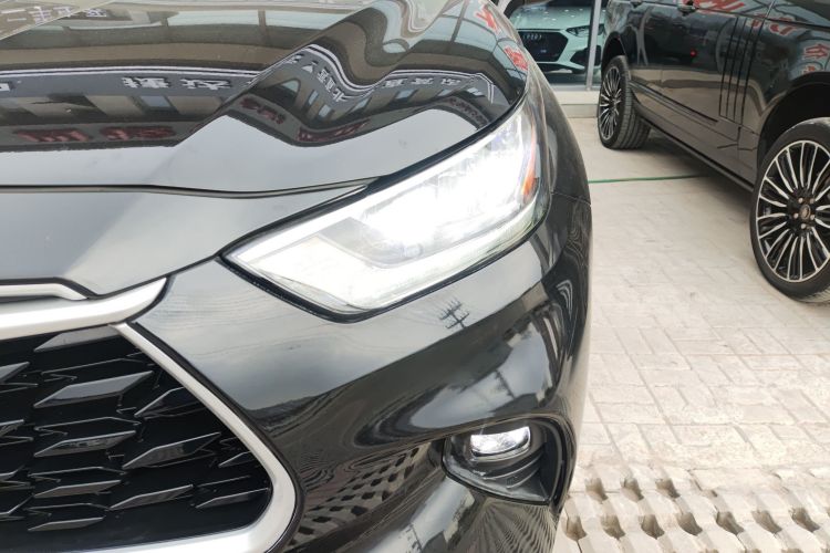 丰田 汉兰达 2023款 2.5L智能电混双擎两驱精英版 7座局部细节36