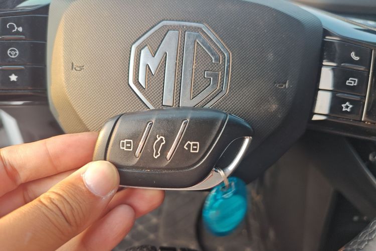 名爵 MG4 EV 2022款 425km 豪华版中控内饰7001