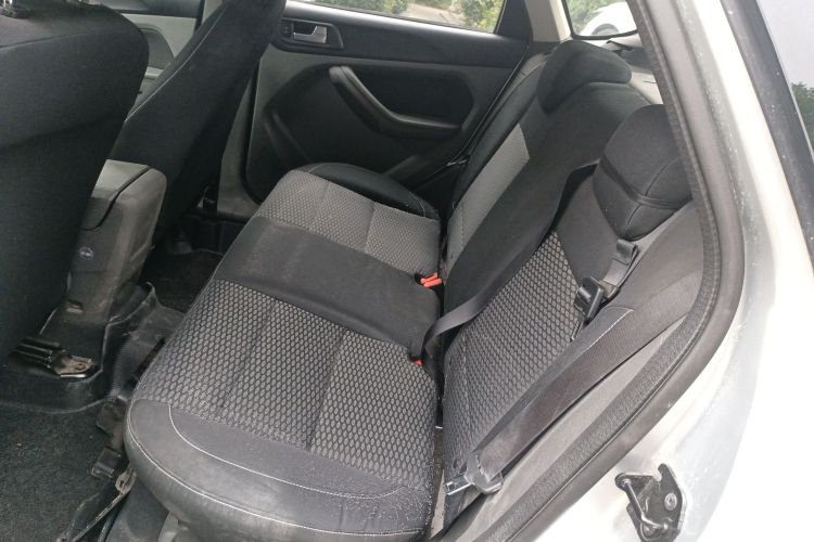 福特 福克斯 2013款 两厢经典 1.8L 手动基本型中控内饰21