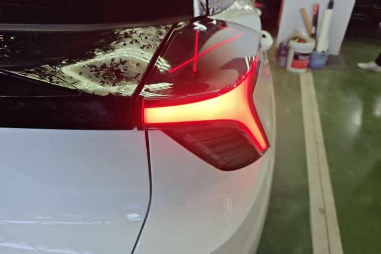 名爵 MG4 EV 2022款 425km 豪华版车身外观9