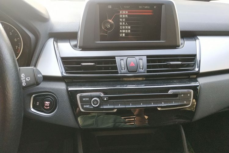 宝马2系旅行车 2016款 218i 领先型中控内饰16