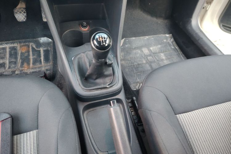 大众 Polo 2014款 1.4L 手动风尚版中控内饰18