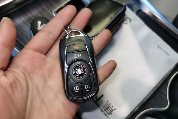 别克GL8 2021款 陆上公务舱 652T 豪华型中控内饰11