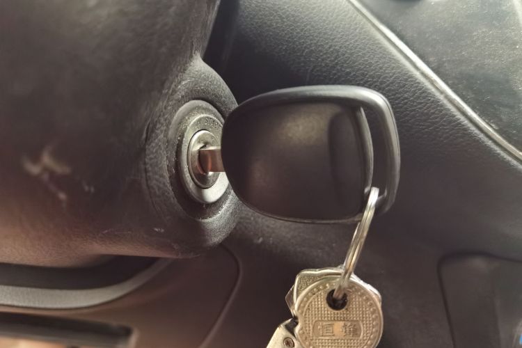 长安凯程 欧诺S 2025款 1.5L 尊享版双蒸空调客车JL473QG 5座中控内饰11