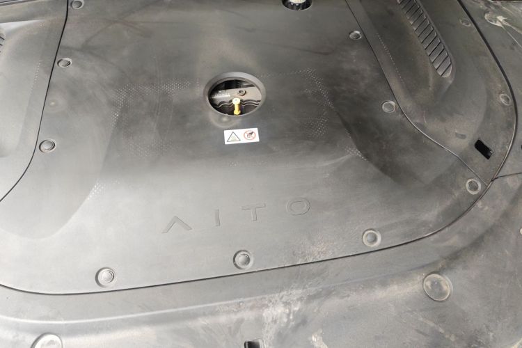 鸿蒙智行 问界M5 2023款 增程四驱智驾版局部细节24