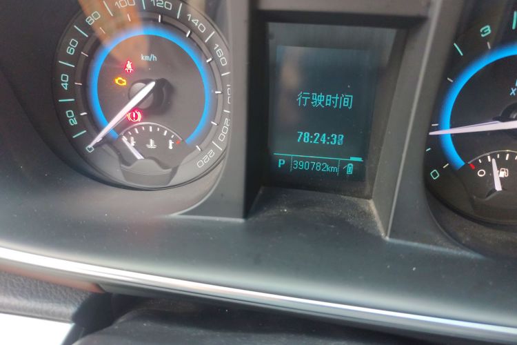 别克GL8 2015款 2.4L 豪华商务尊享版中控内饰15